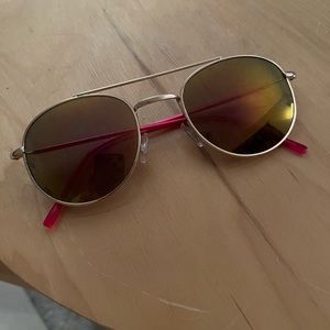 Pink, mirrored sunglasses